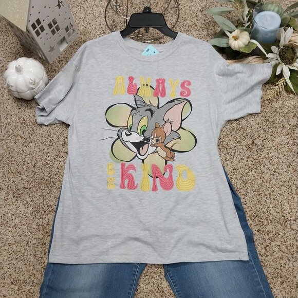 Freeze Tops - 3718 Size Medium Tom & Jerry Embroidered Tee Shirt.